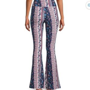 NWOT Boho Paisley Bell Bottom High Rise Yoga Pants, Size Small